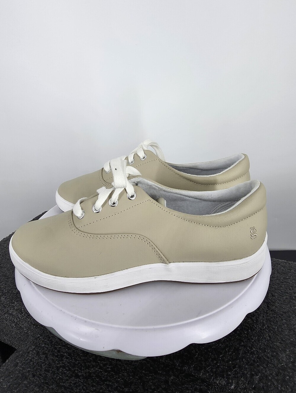 Grasshoppers Ortholite Taupe Faux Leather Sneakers Shoes Women's 7 M Classic